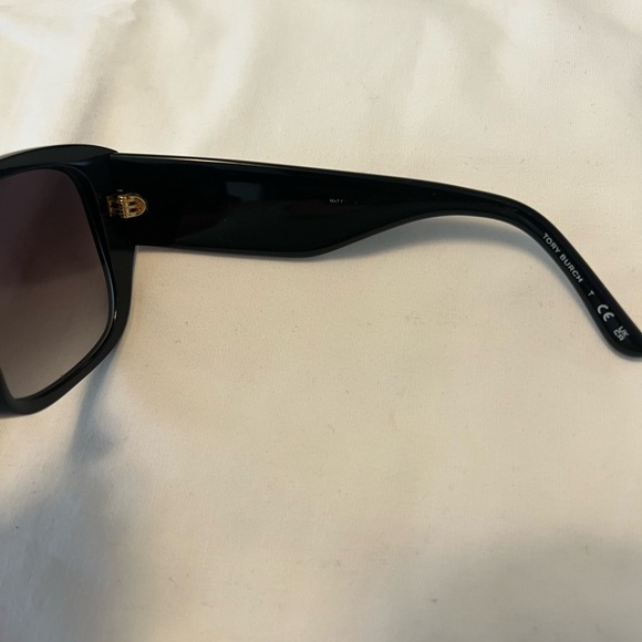 Tory Burch Designer Sunglasses - Picture 6 of 8